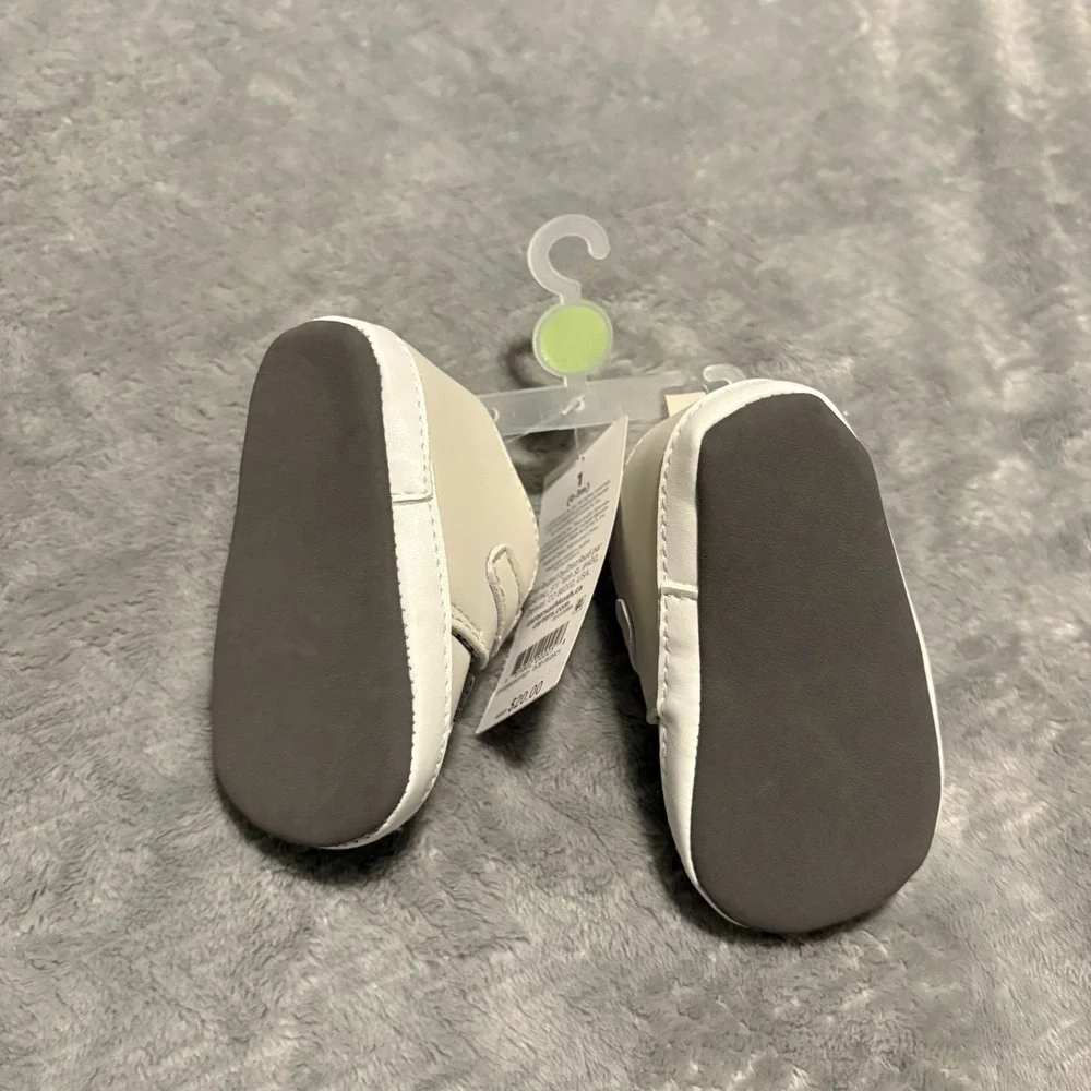 Carter's Little Baby Basics Cream and Gray Shoes 0-3 Months NWT New Baby Shoes